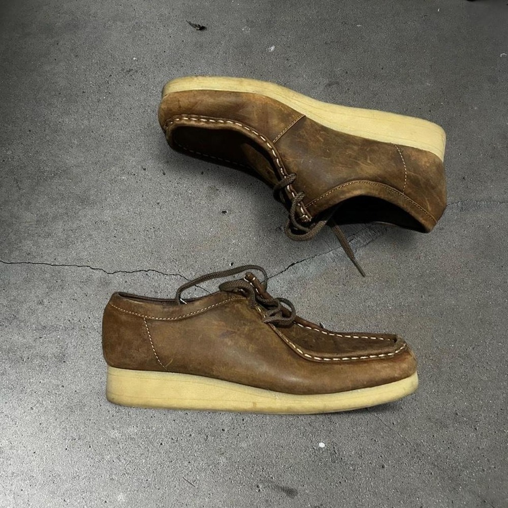 Women's brown leather Clark's low top wallabees shoes Size women's 5.5 D